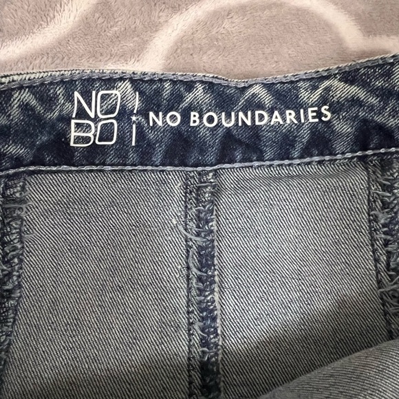 No boundaries Juniors Denim Skirt Size 9 - Picture 4 of 7